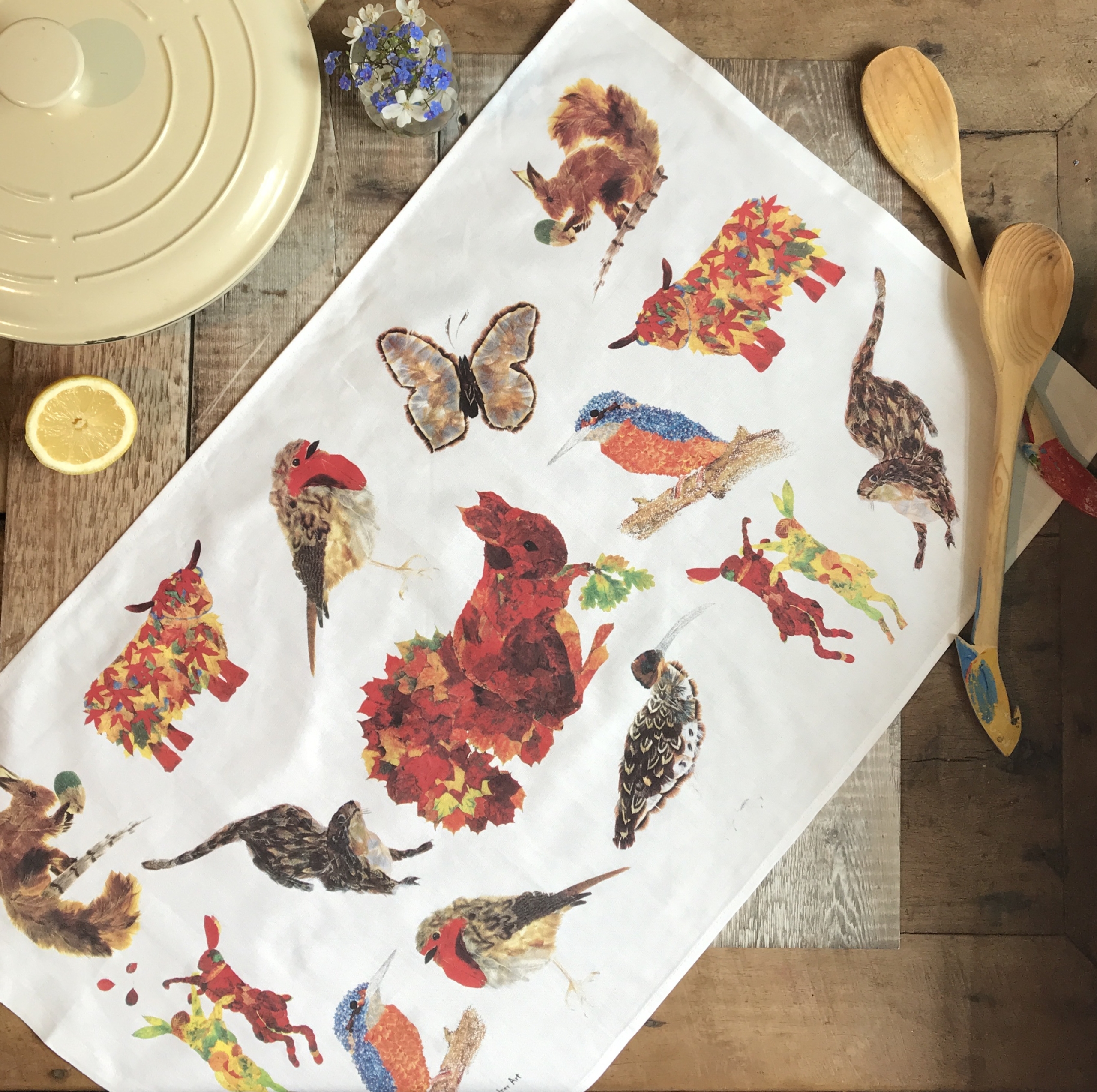 TEA TOWEL IN A GIFT BAG - Feather & Leaf Animal Medley