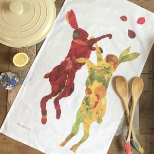 TEA TOWEL IN A GIFT BAG - Autumn Leaf Boxing Hares
