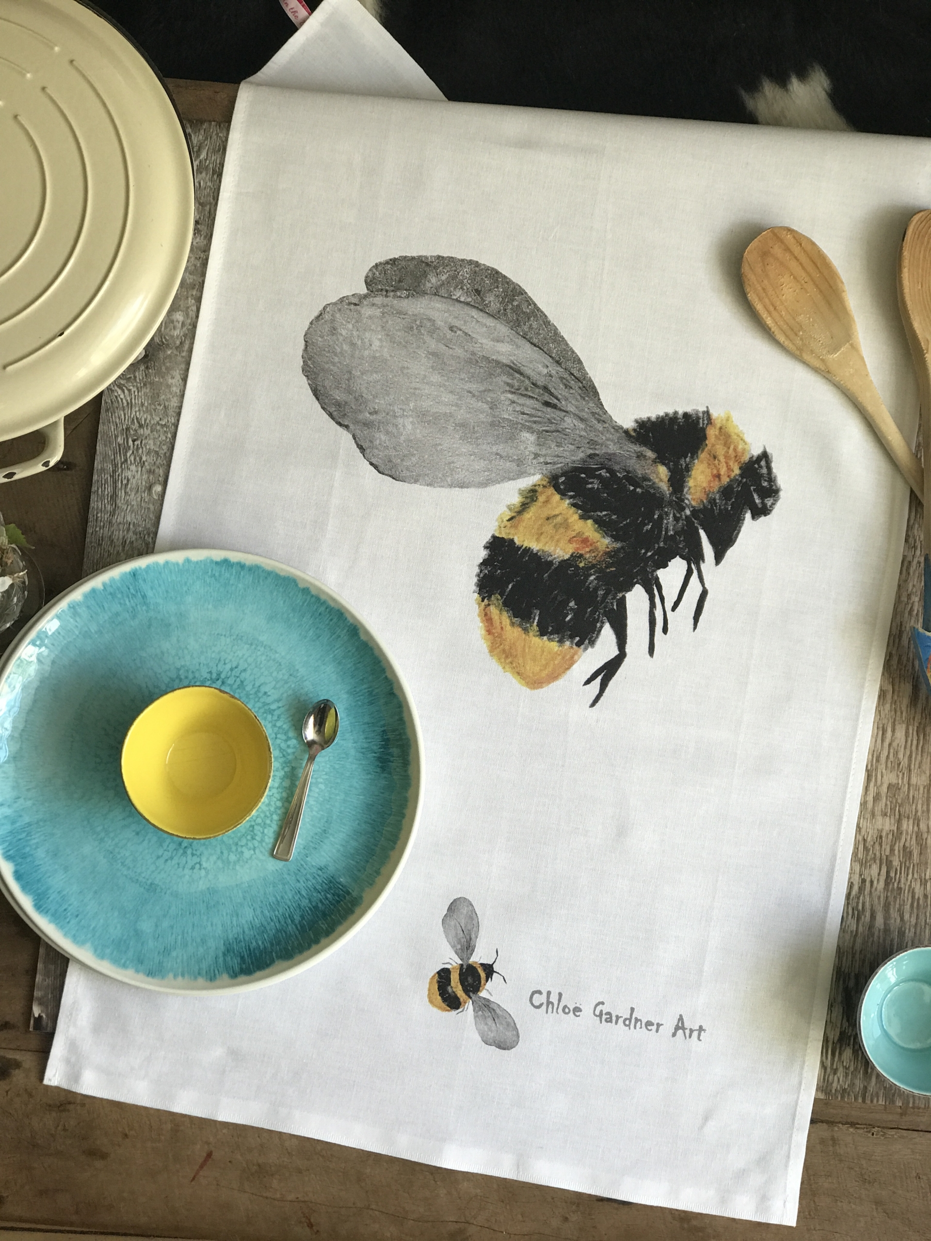 TEA TOWEL IN A GIFT BAG - Bee
