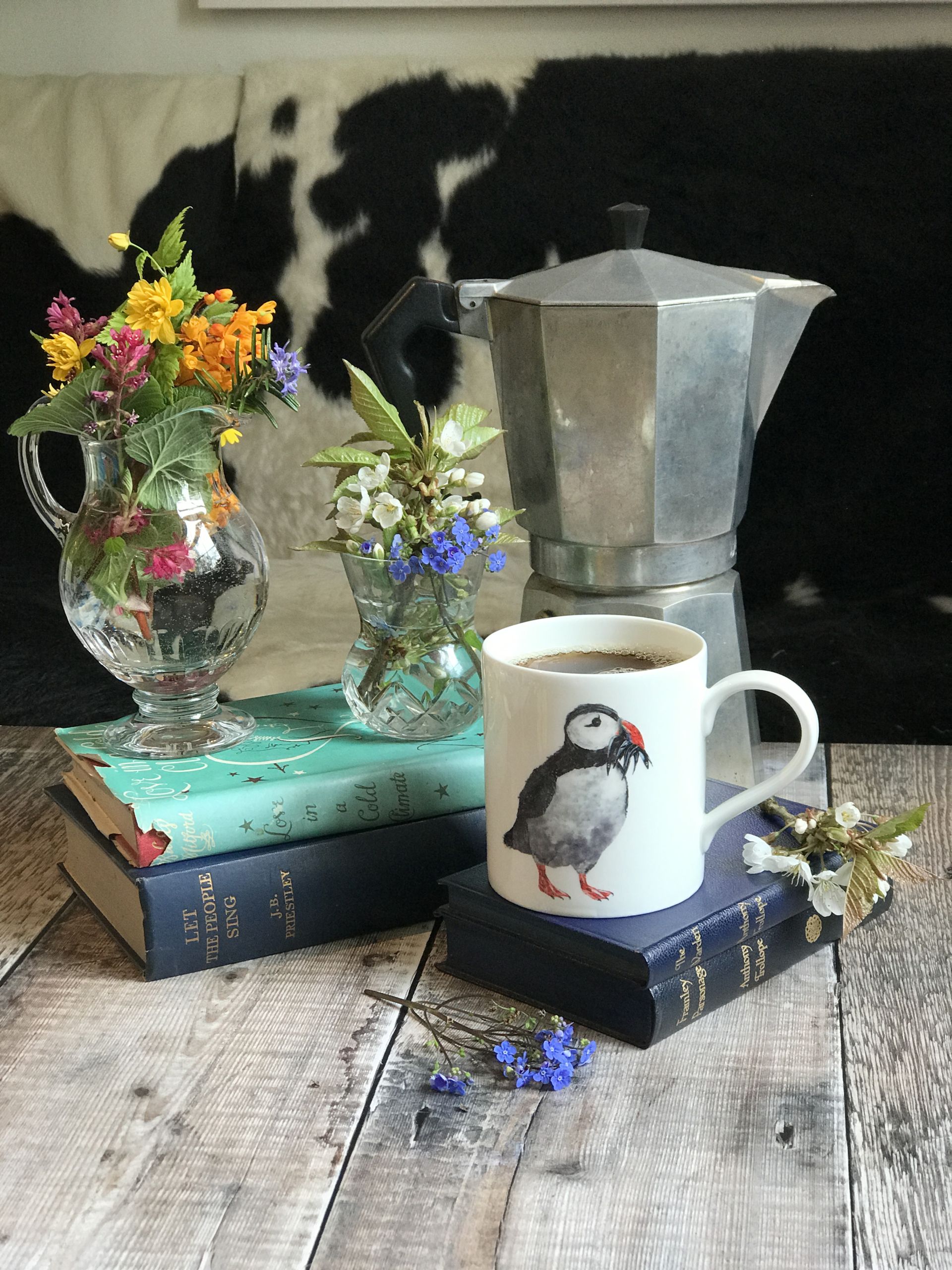 Mug pop puffin with fish b