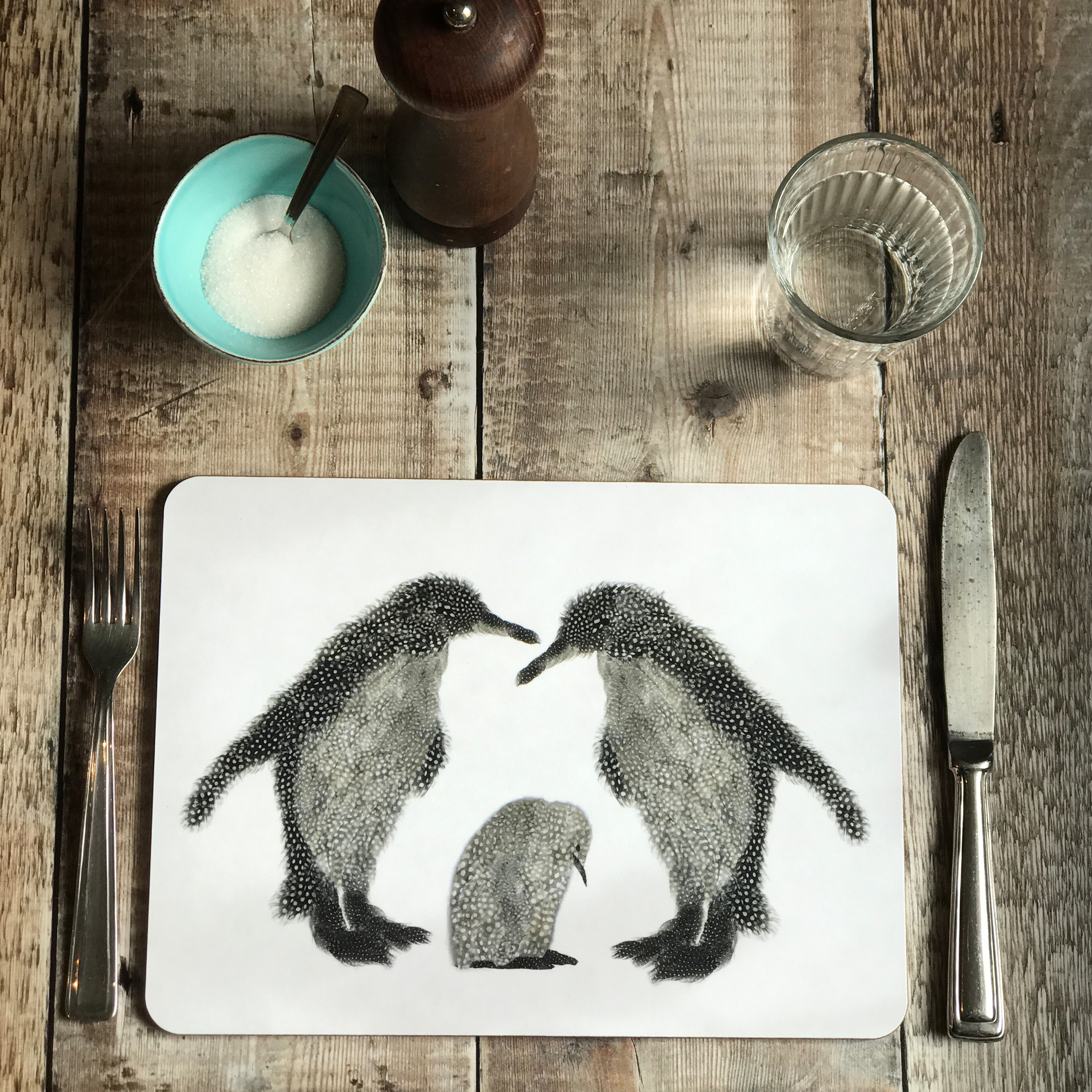 TABLEMAT - Oblong- Two Penguins facing each other with a baby