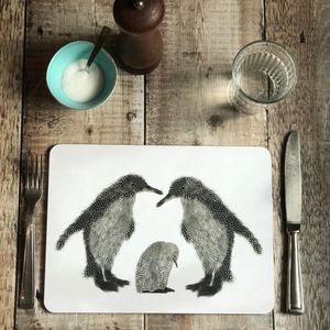 TABLEMAT - Oblong- Two Penguins facing each other with a baby