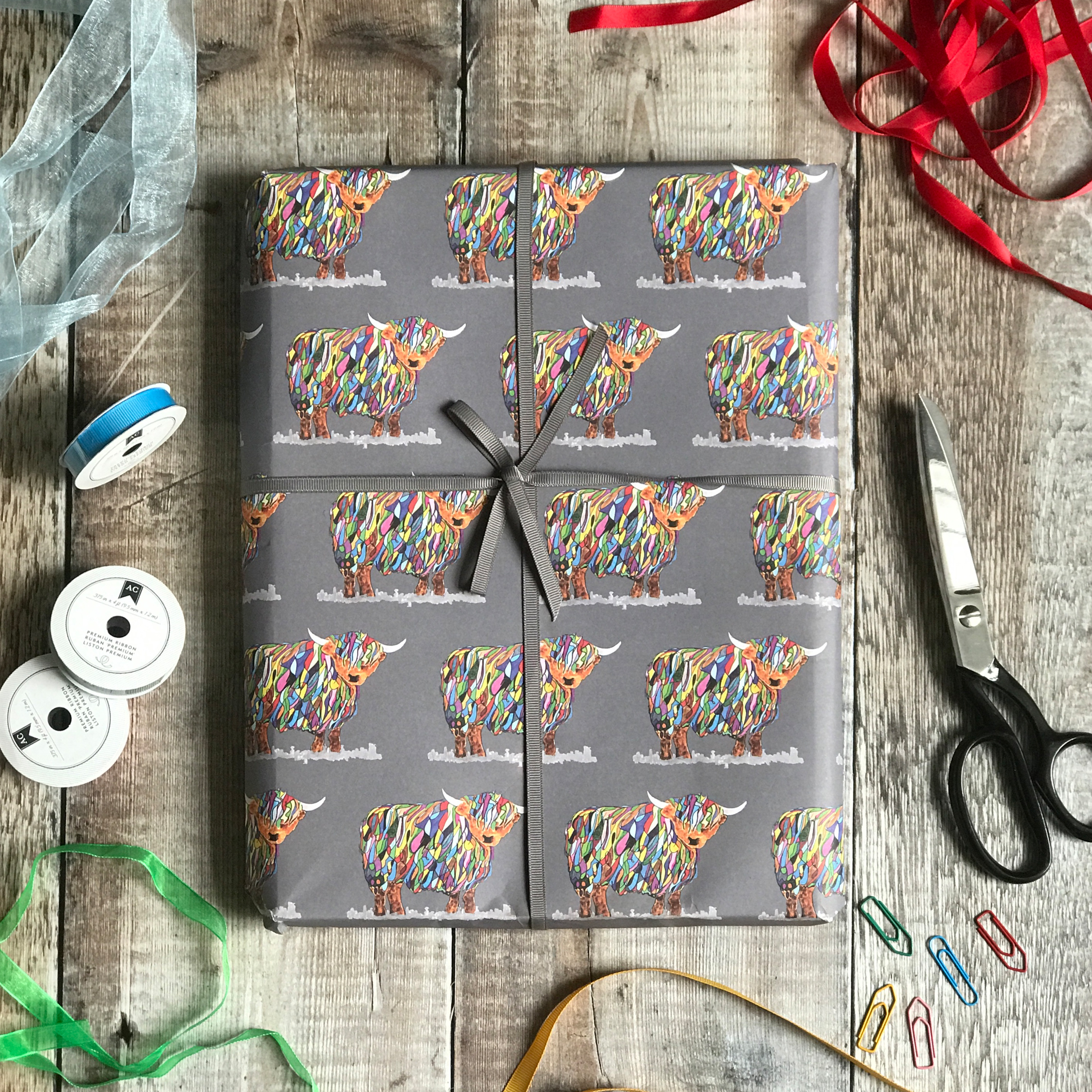 WRAPPING PAPER - Bright Highland Cow on Grey Background - 5 sheets