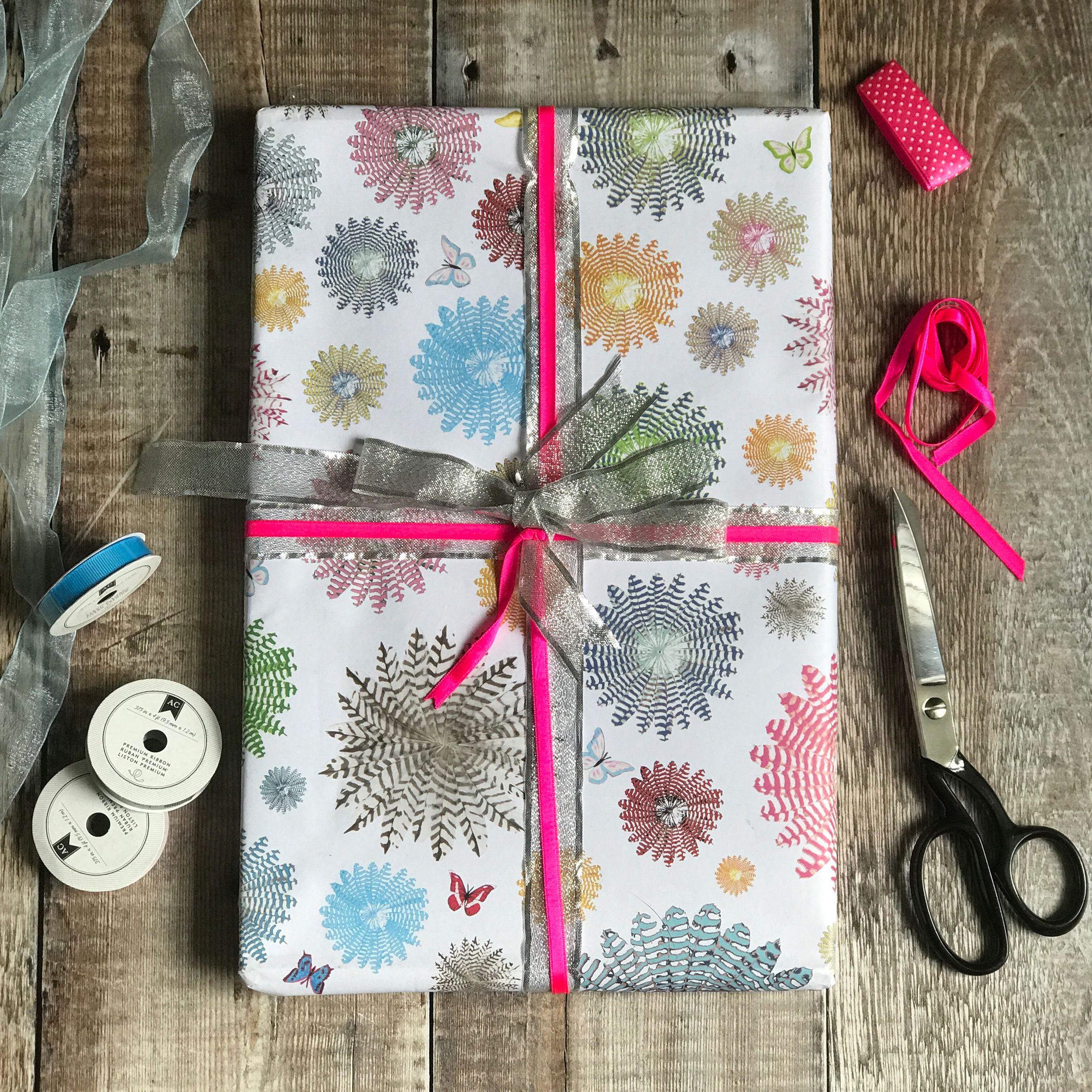 wrapping paper rounds square image
