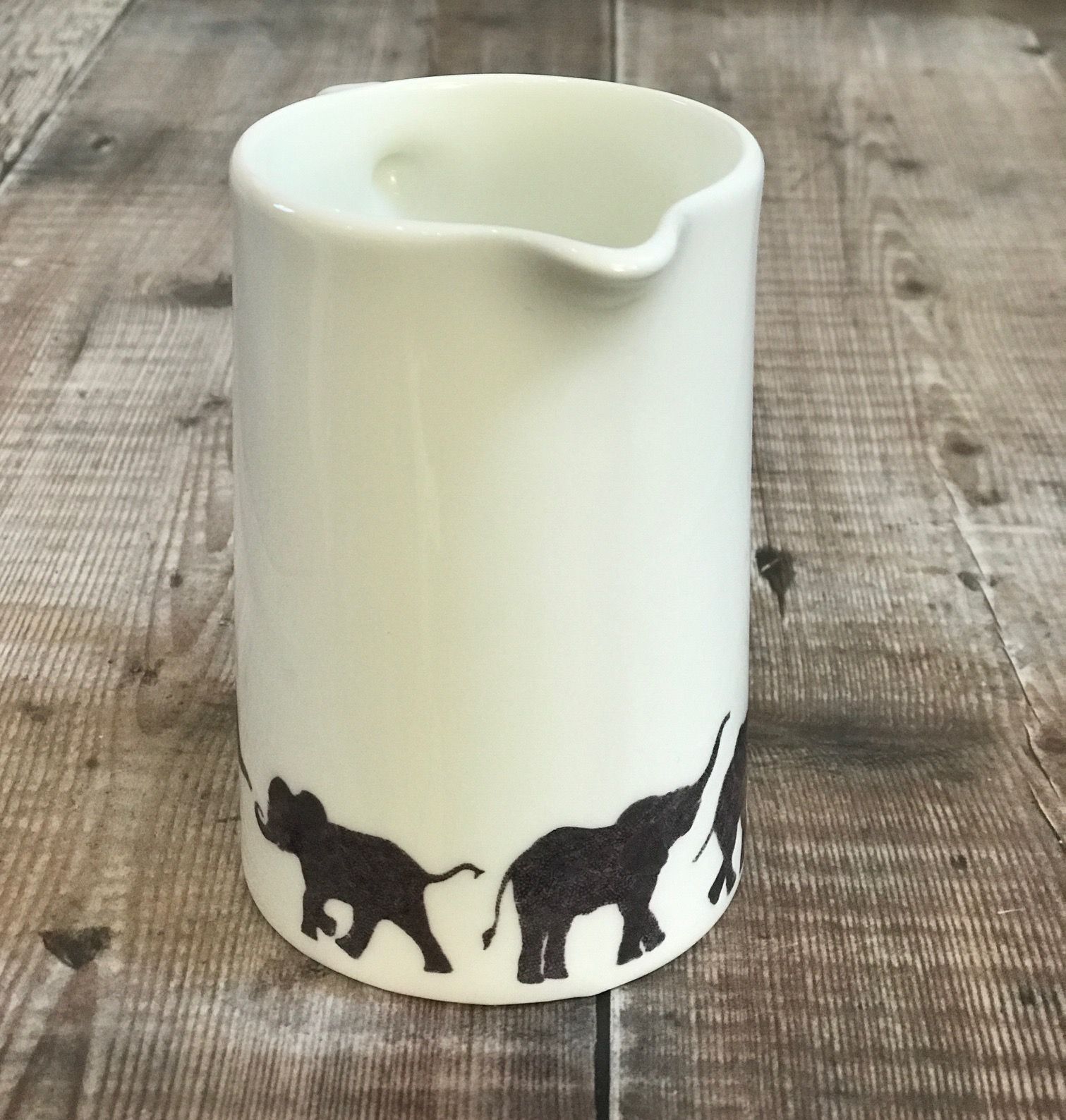 jug size 2 half pint elephant circle B