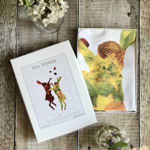 A GIFT BOXED TEA TOWEL - Autumn Leaf Boxing Hares