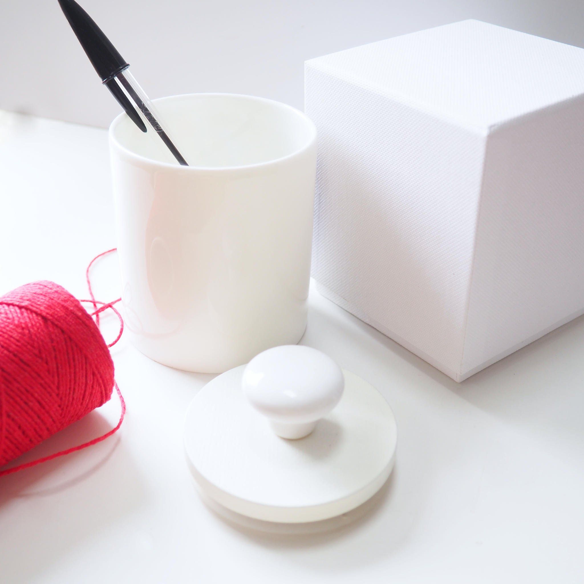 Pot Lids and Box with plain ceramic pot by Chloe Gardner Pot Lids and Box with plain ceramic pot by Chloe Gardner