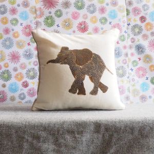 SQUARE CUSHION - Elephant Left with Water Spray (R3F19 04/25)