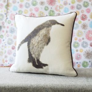 SQUARE CUSHION - Penguin Facing Right  (Avail:R21F18; 04/25)